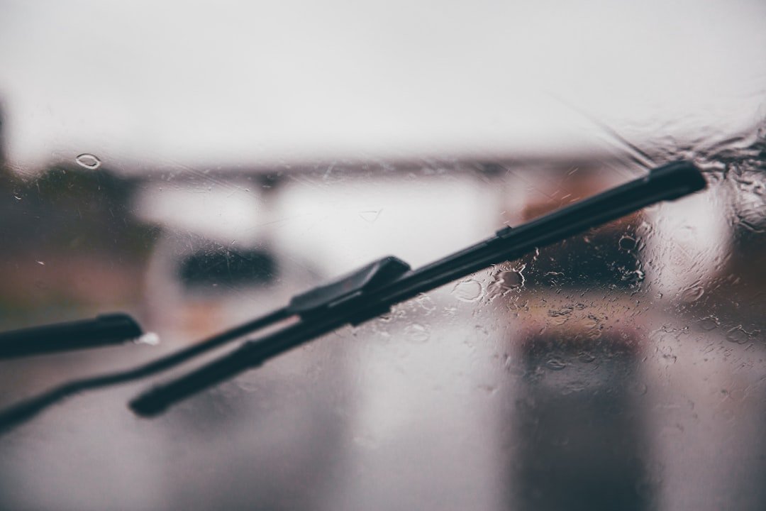 How to replace windshield wipers in under 10 minutes